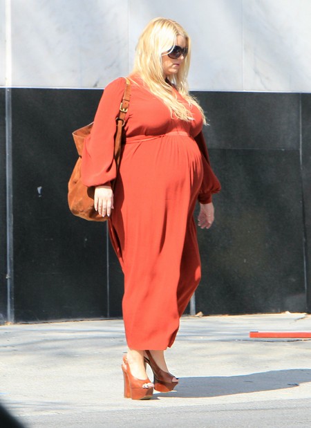 Jessica Simpson heavily pregnant