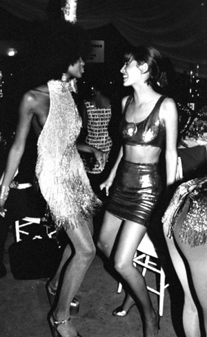 Naomi Campbell and Christy Turlington partying in the 90s
