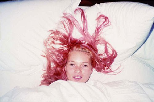 kate moss in bed with pink hair 90s - supermodels in the 90s - pictures - leblow.co.uk
