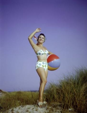 woman-in-1960s-swimsuit