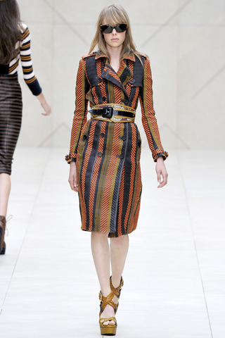 London Fashion Week best in show // we heart Burberry S/S’12 – Le Blow